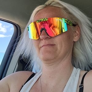 Meet your Posher, Adell